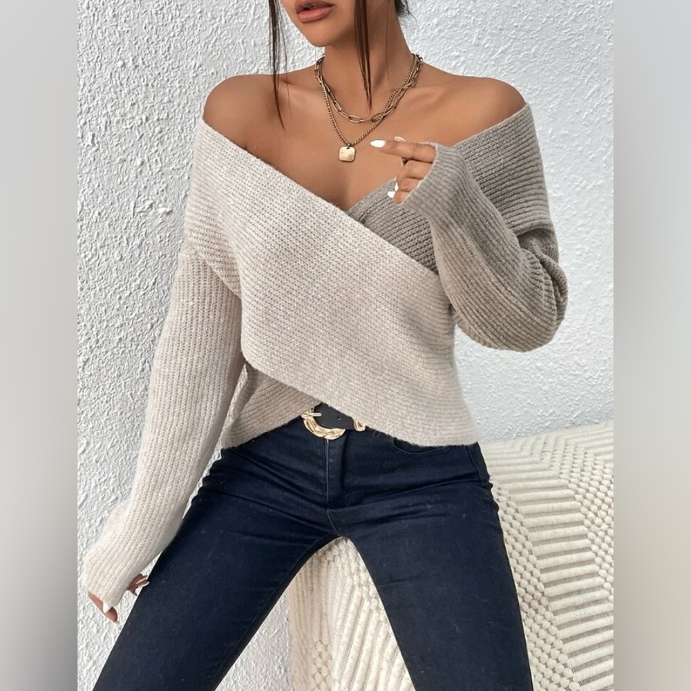 women’s sweater cream/brown . size medium. size 6. EU 38. preowned. no flaws